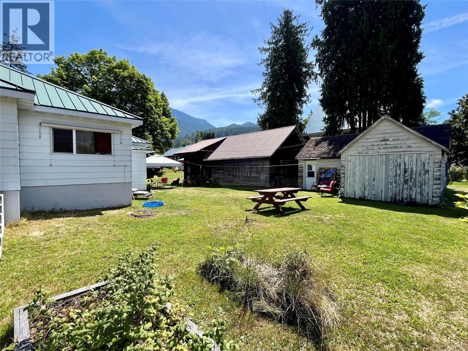 409 9th Avenue, New Denver, British Columbia  V0G 1S0 - Photo 51 - 10394684