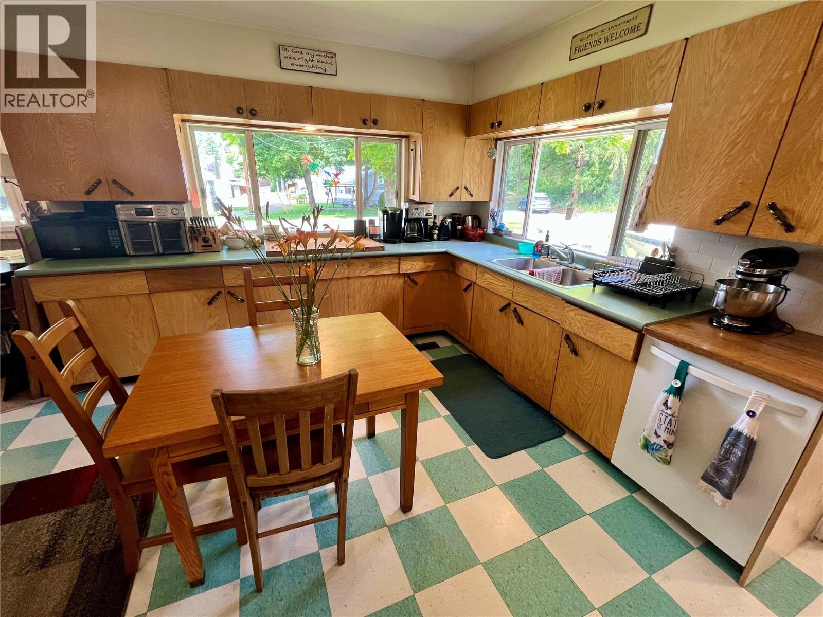 409 9th Avenue, New Denver, British Columbia  V0G 1S0 - Photo 8 - 10394684