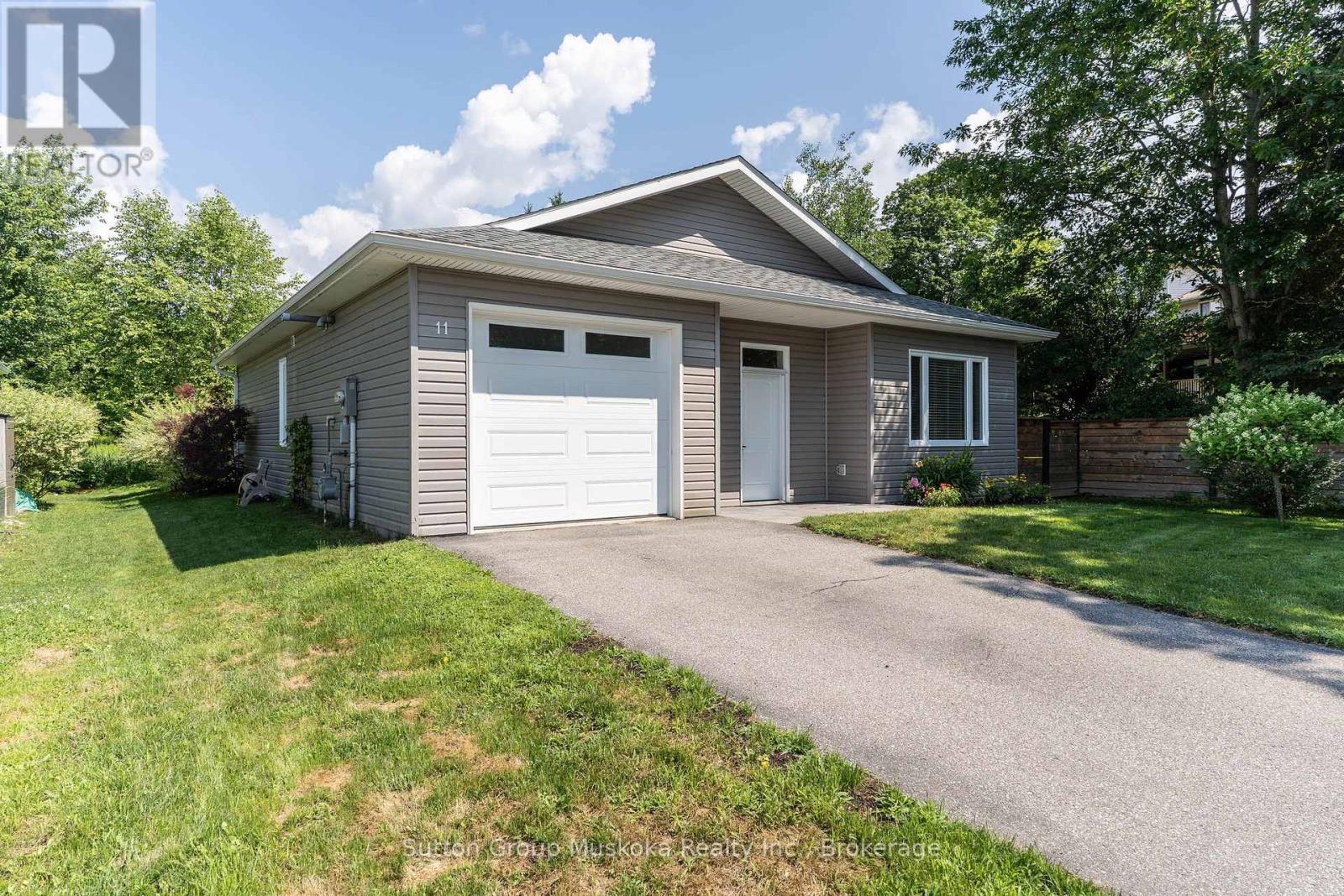 6 - 11 Autumn Lane, Huntsville, Ontario  P1H 0C7 - Photo 2 - X13563608