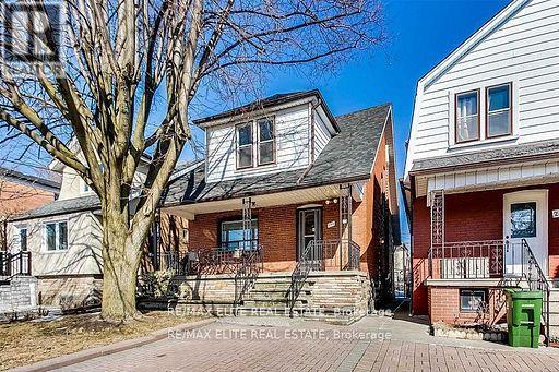 UPPER 299 ROBINA AVENUE E, Toronto (Oakwood Village)