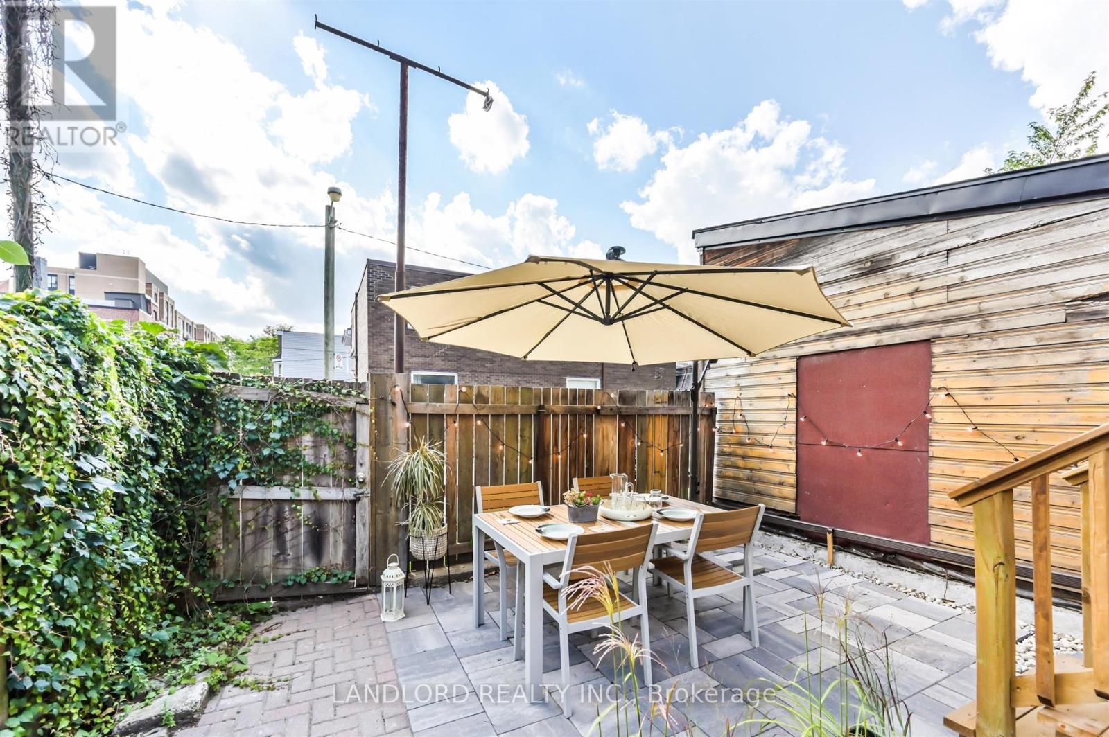 Upper - 90 Tecumseth Street, Toronto, Ontario M6J 2G9 - Photo 17 - C13563712