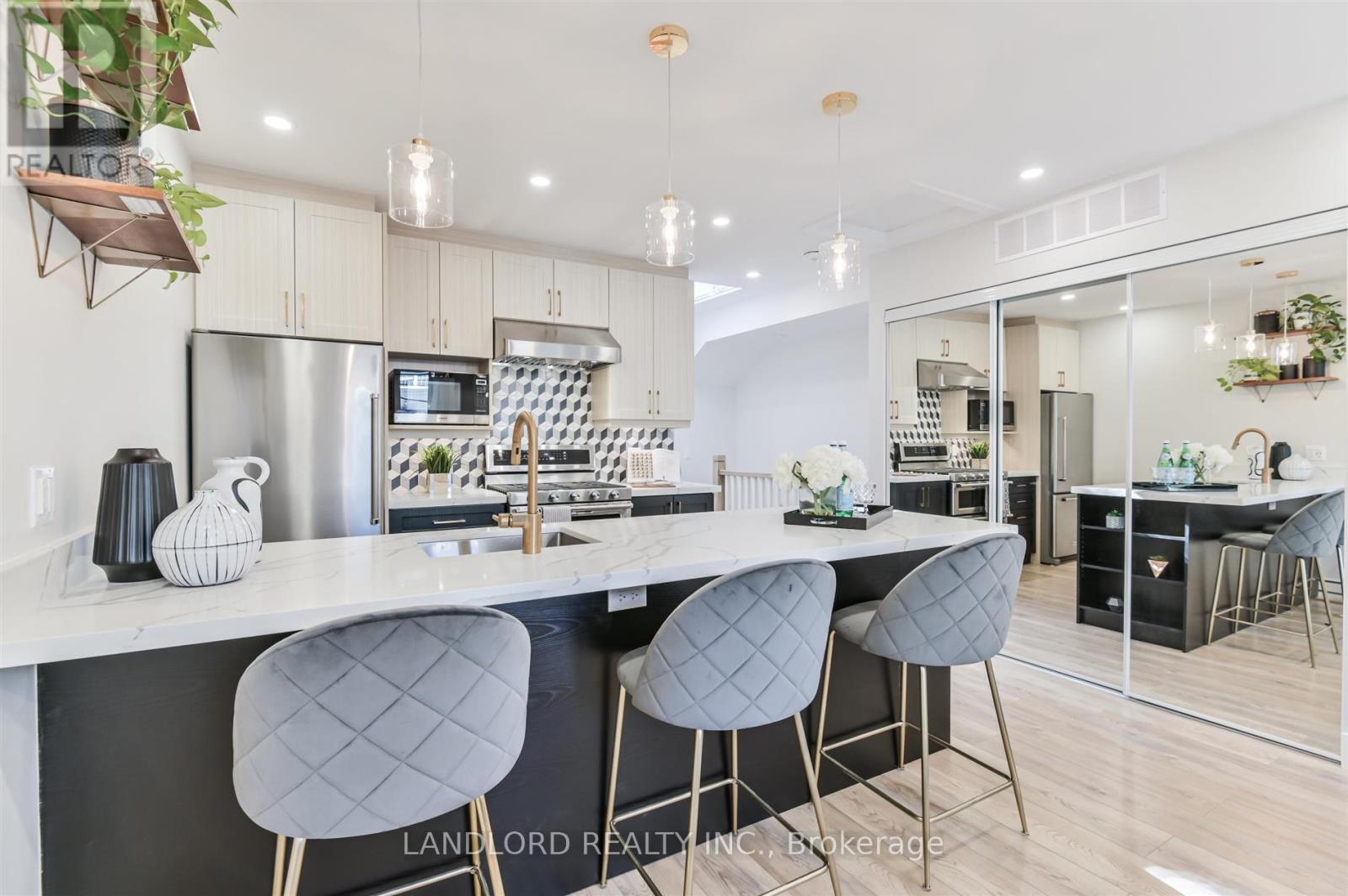 Upper - 90 Tecumseth Street, Toronto, Ontario M6J 2G9 - Photo 2 - C13563712