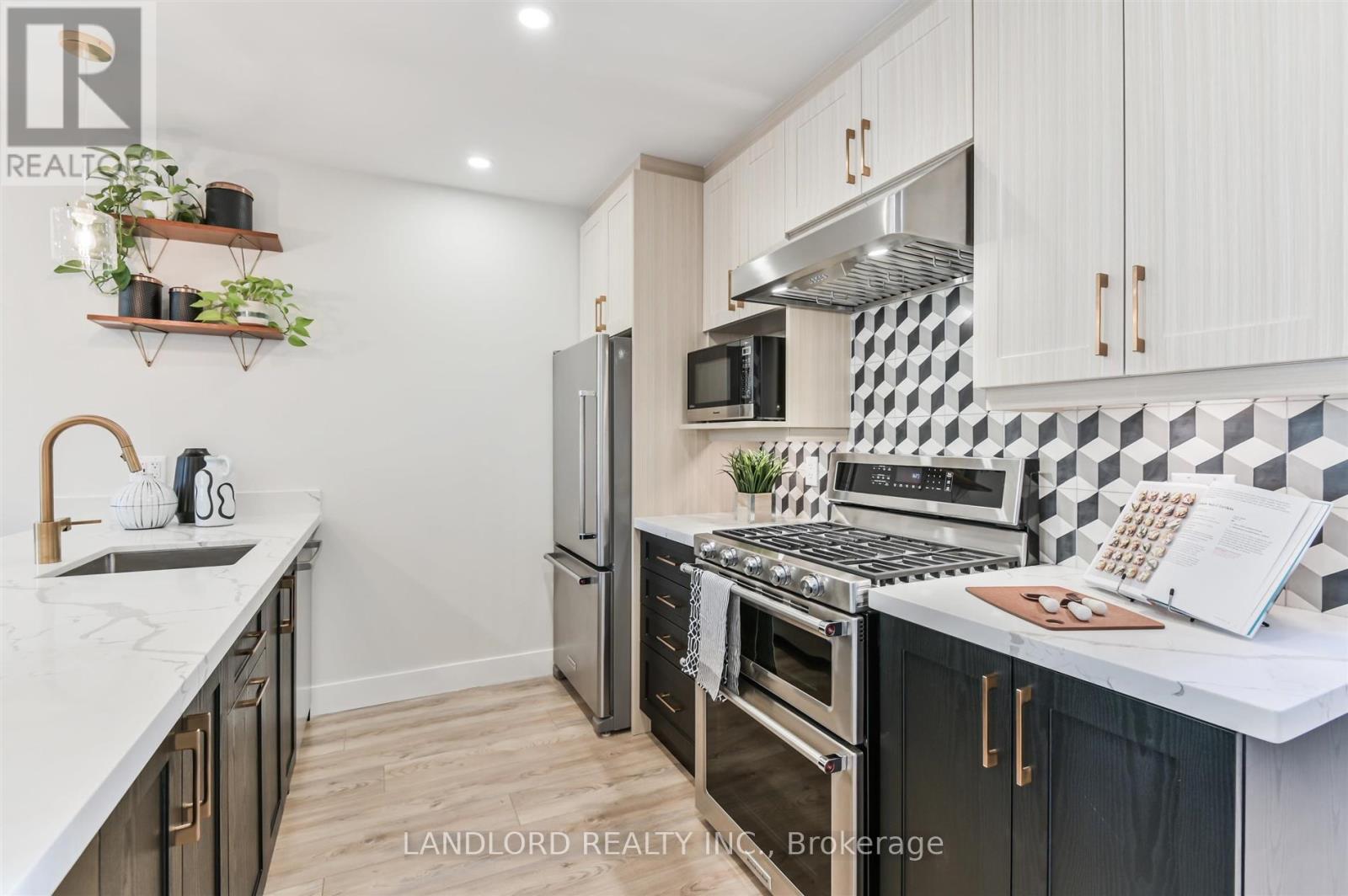 UPPER - 90 TECUMSETH STREET