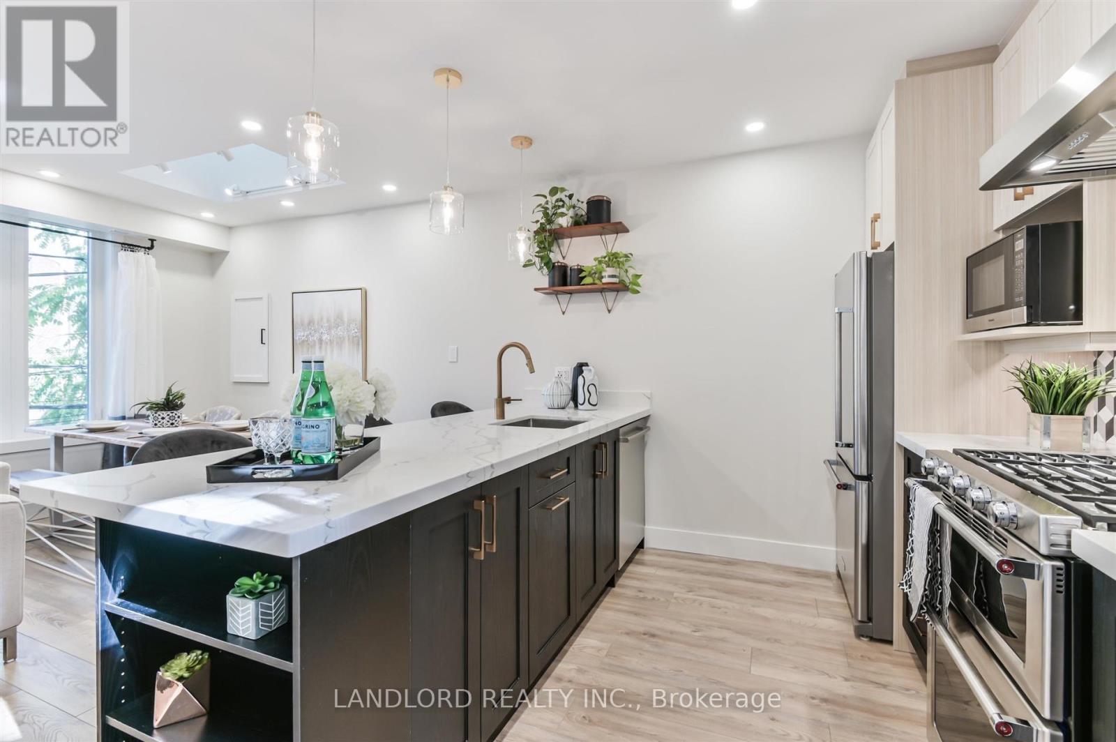 Upper - 90 Tecumseth Street, Toronto, Ontario M6J 2G9 - Photo 4 - C13563712