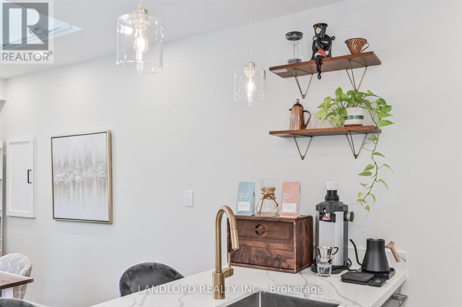 Upper - 90 Tecumseth Street, Toronto, Ontario M6J 2G9 - Photo 5 - C13563712
