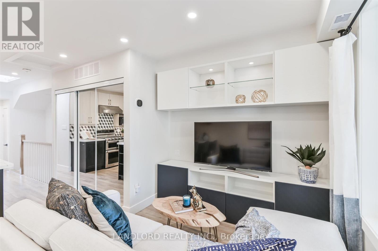Upper - 90 Tecumseth Street, Toronto, Ontario M6J 2G9 - Photo 8 - C13563712