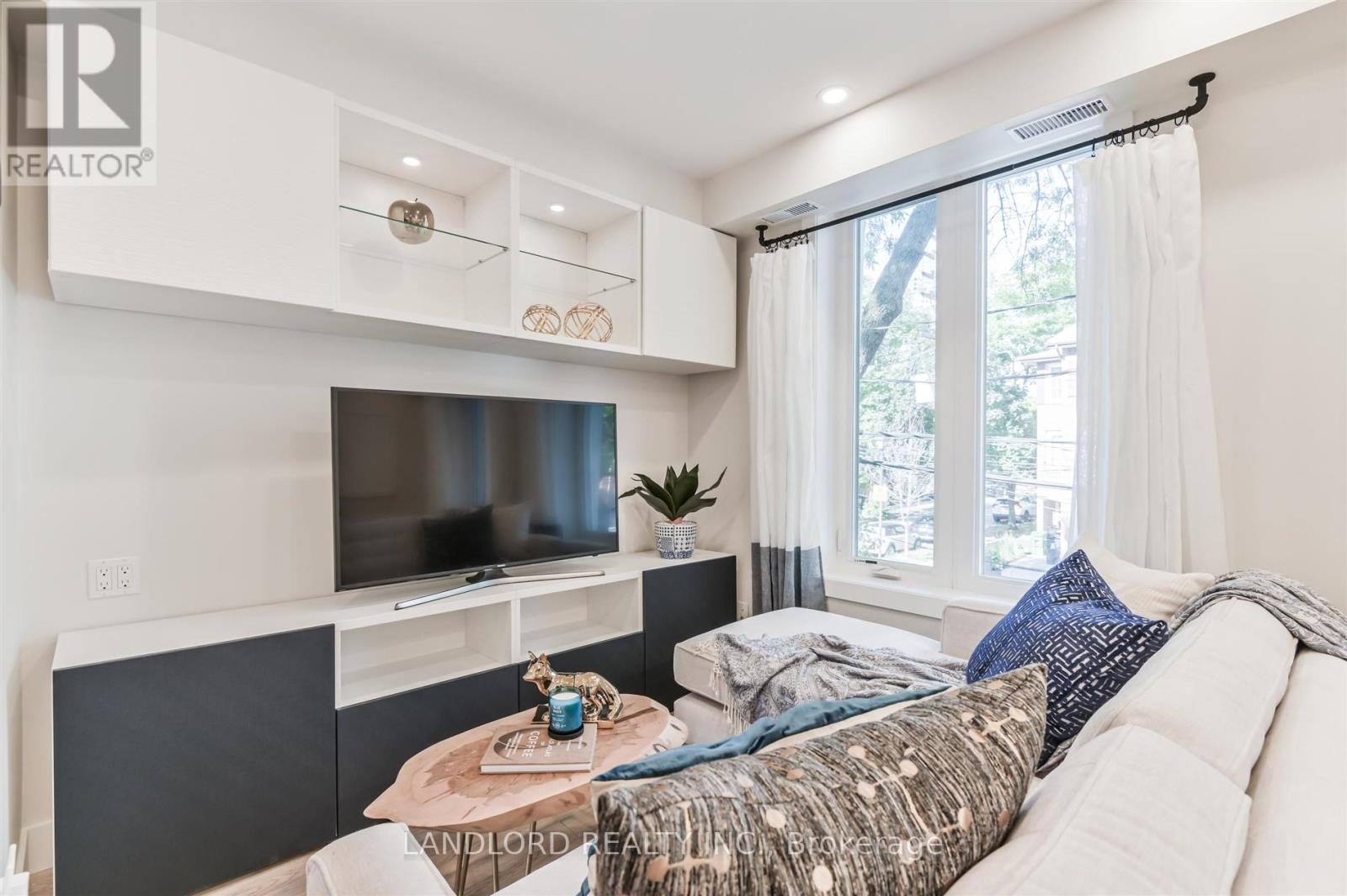 Upper - 90 Tecumseth Street, Toronto, Ontario M6J 2G9 - Photo 9 - C13563712