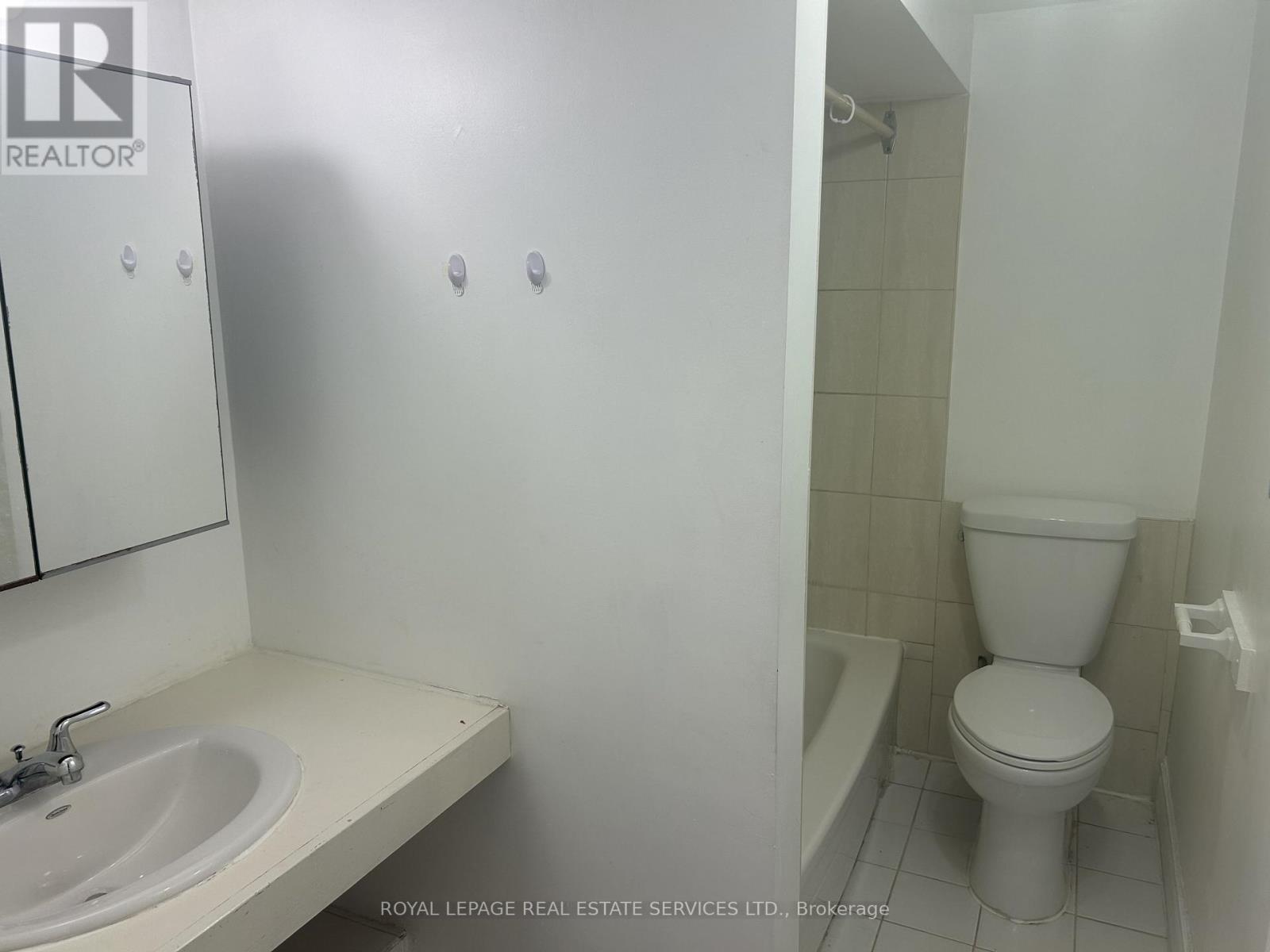 L - 23 Kings Park Boulevard, Toronto, Ontario  M4J 2B7 - Photo 10 - E13563544