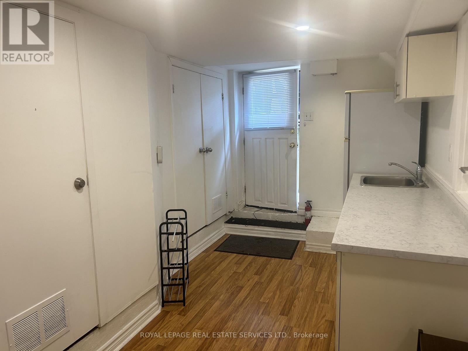 L - 23 Kings Park Boulevard, Toronto, Ontario  M4J 2B7 - Photo 3 - E13563544
