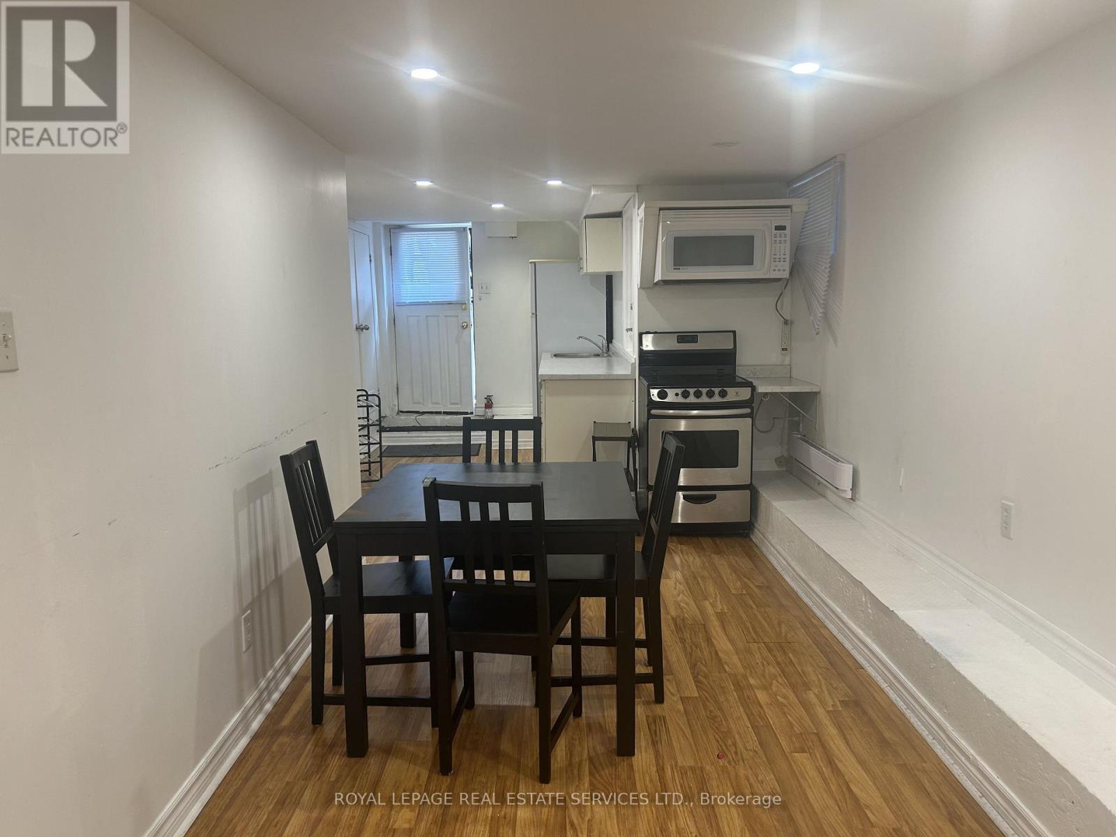 L - 23 Kings Park Boulevard, Toronto, Ontario  M4J 2B7 - Photo 5 - E13563544