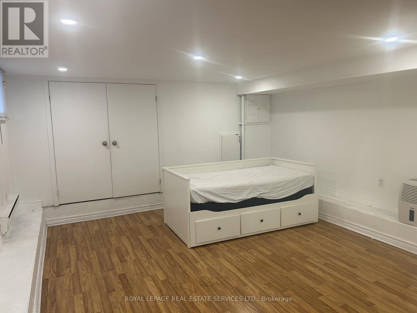 L - 23 Kings Park Boulevard, Toronto, Ontario  M4J 2B7 - Photo 7 - E13563544
