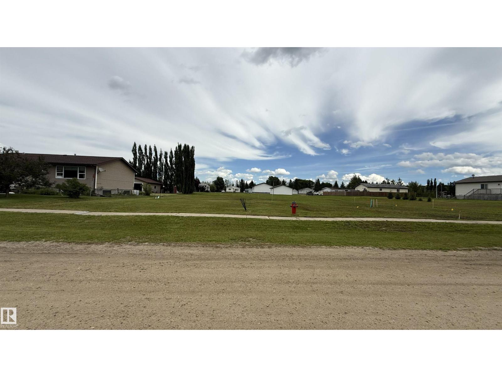 25 Woodbend, Warburg, Alberta  T0C 2T0 - Photo 1 - E4498696
