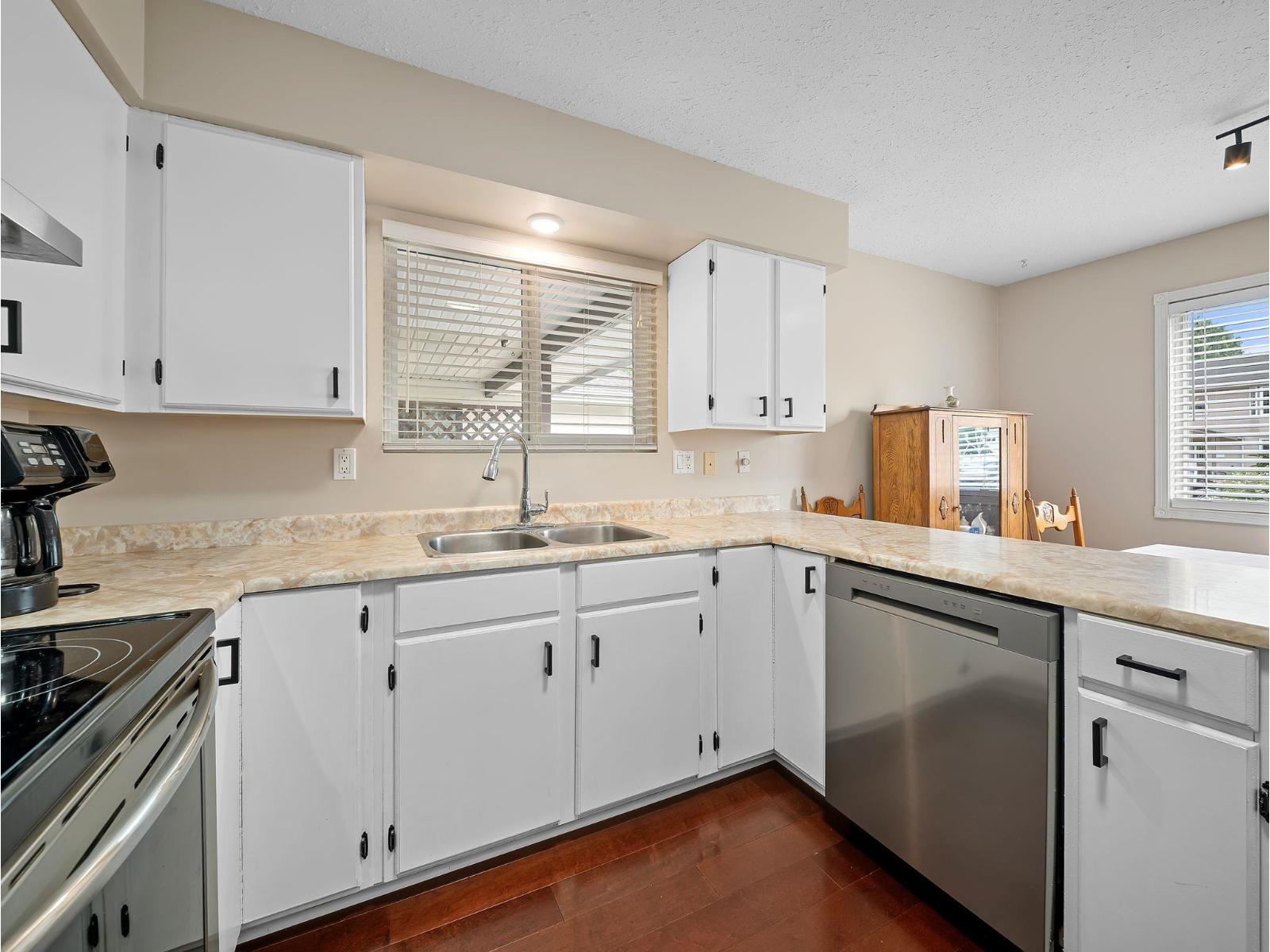 17213 59a Avenue, Surrey, British Columbia  V3S 5S4 - Photo 6 - R3145692