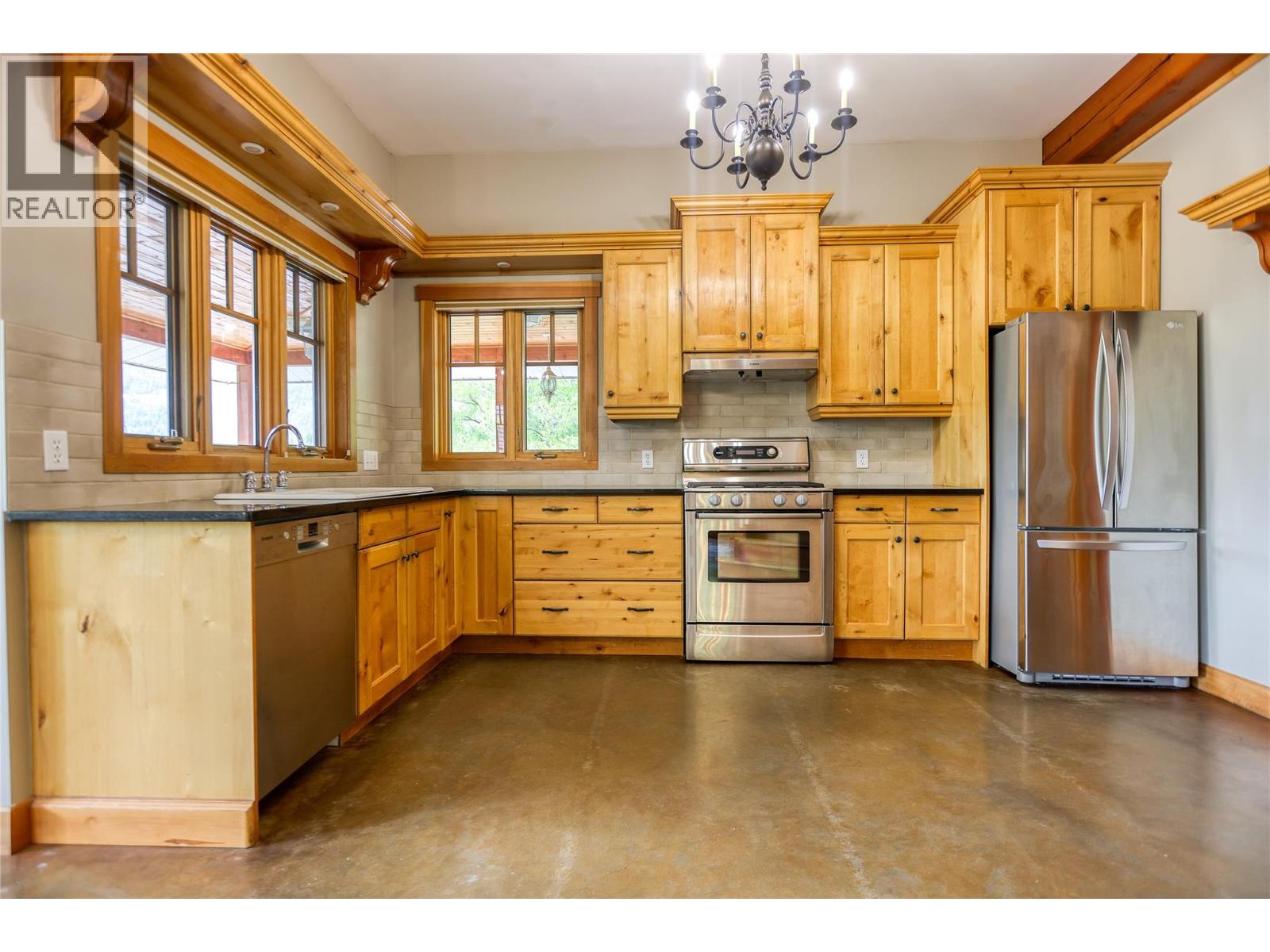 522 Foster Place, Nelson, British Columbia V1L 7A9 - Photo 4 - 10394198