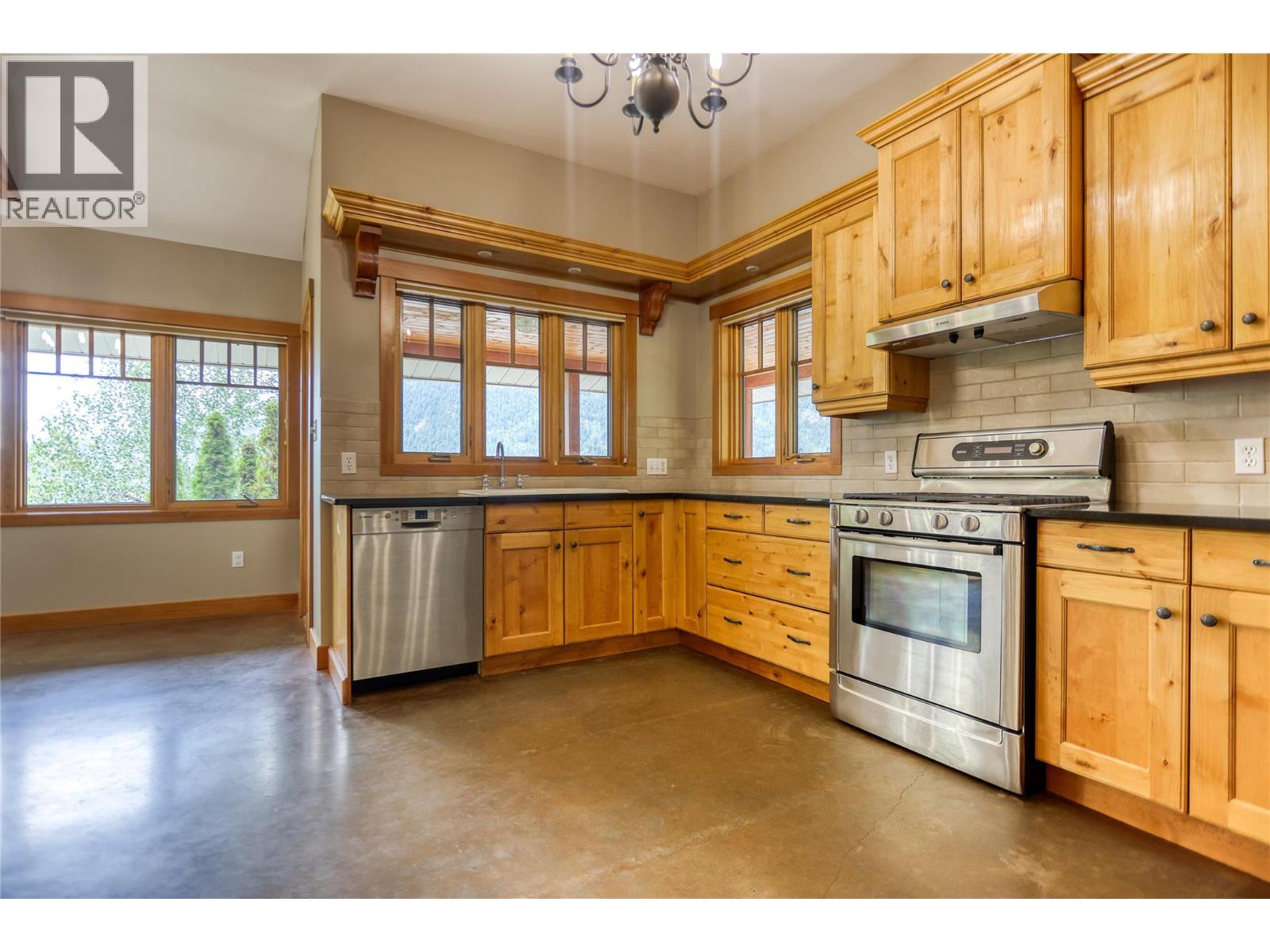 522 Foster Place, Nelson, British Columbia V1L 7A9 - Photo 8 - 10394198