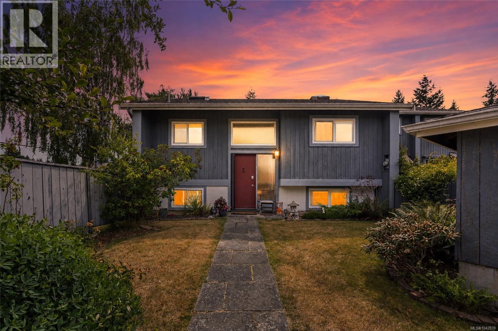 7 4391 Torquay Dr, Saanich