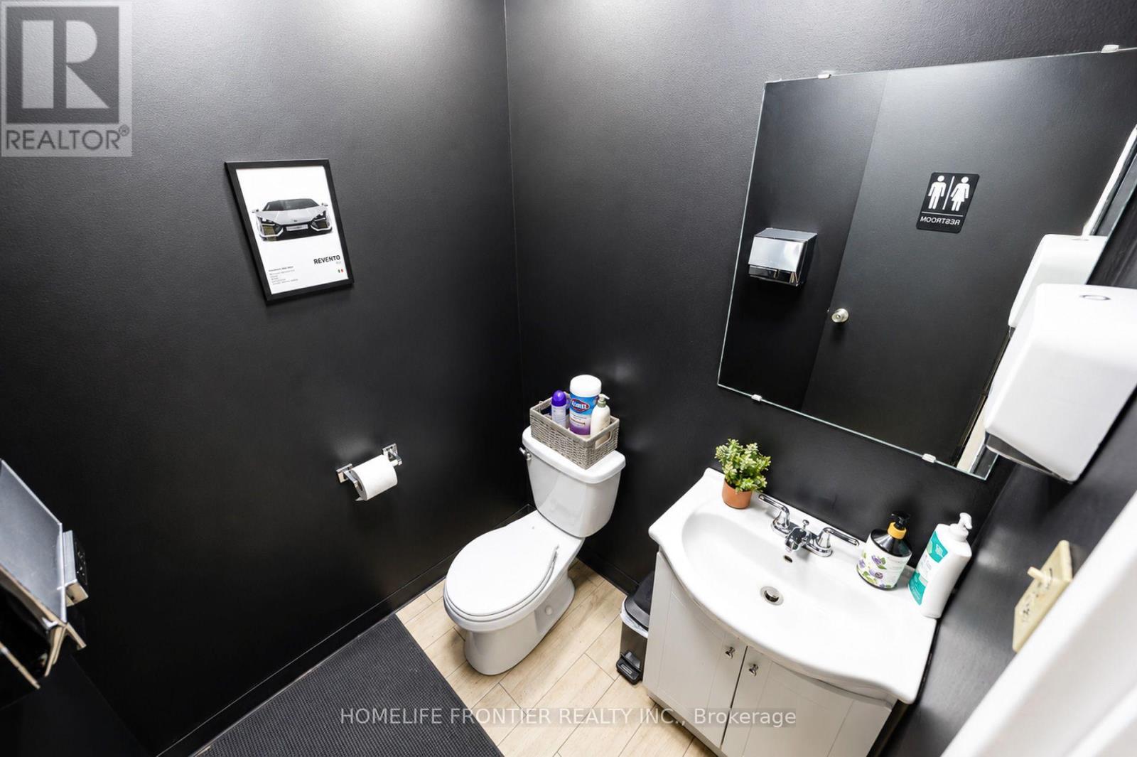 1077 Britannia Road E, Mississauga, Ontario  L4W 3X1 - Photo 12 - W13536948