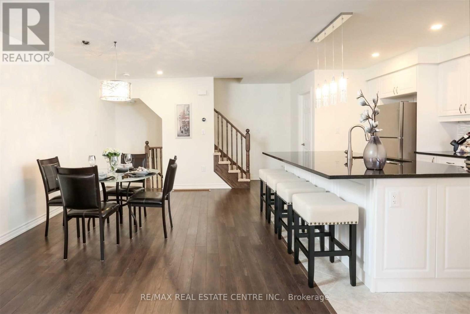 583 Allport Gate, Milton, Ontario  L9T 9J5 - Photo 4 - W13563576