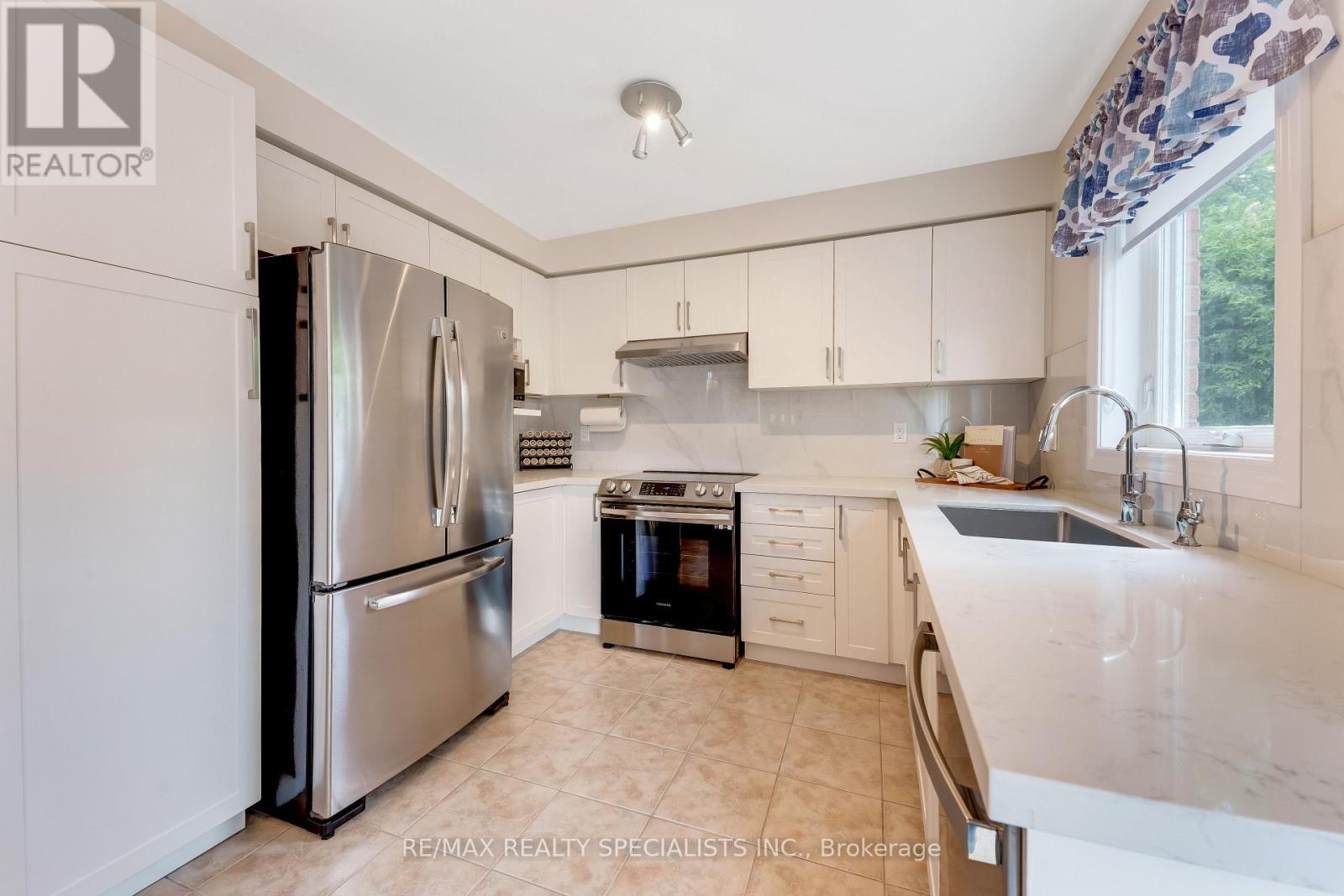 54 Red Plant Crescent, Brampton, Ontario  L7A 1V8 - Photo 8 - W13563622