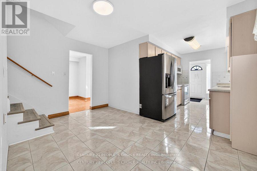 3404 Monica Drive, Mississauga, Ontario  L4T 3E7 - Photo 11 - W13563698