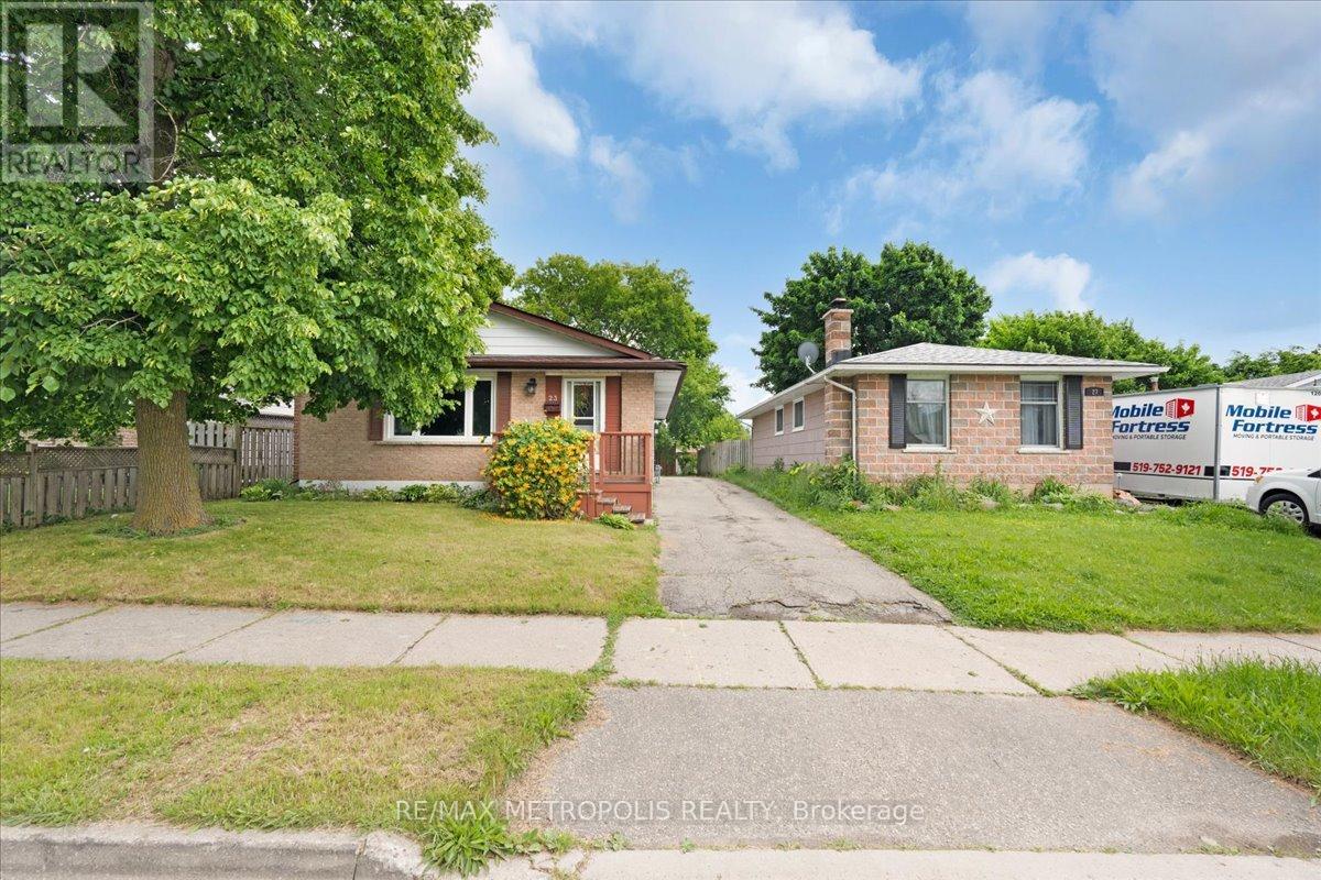 MAIN - 23 SILVER ASPEN CRESCENT, Kitchener, Ontario