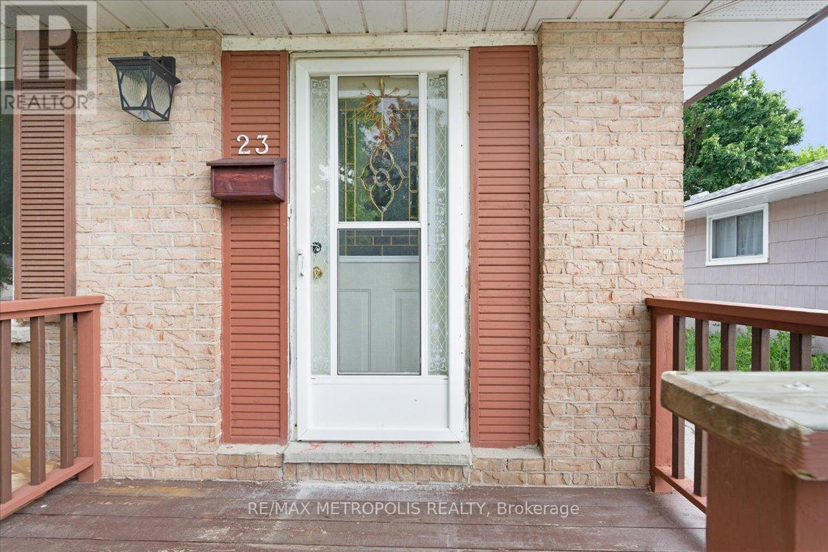Main - 23 Silver Aspen Crescent, Kitchener, Ontario  N2N 1H5 - Photo 4 - X13563482