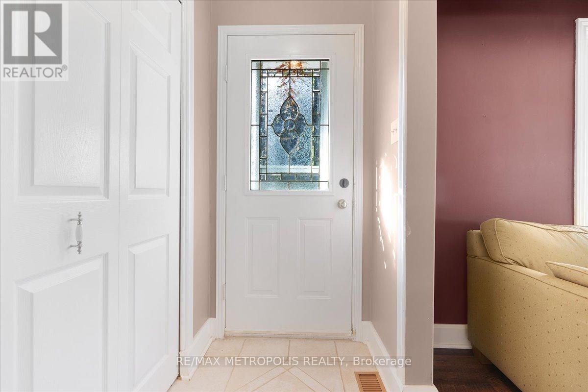 Main - 23 Silver Aspen Crescent, Kitchener, Ontario  N2N 1H5 - Photo 5 - X13563482