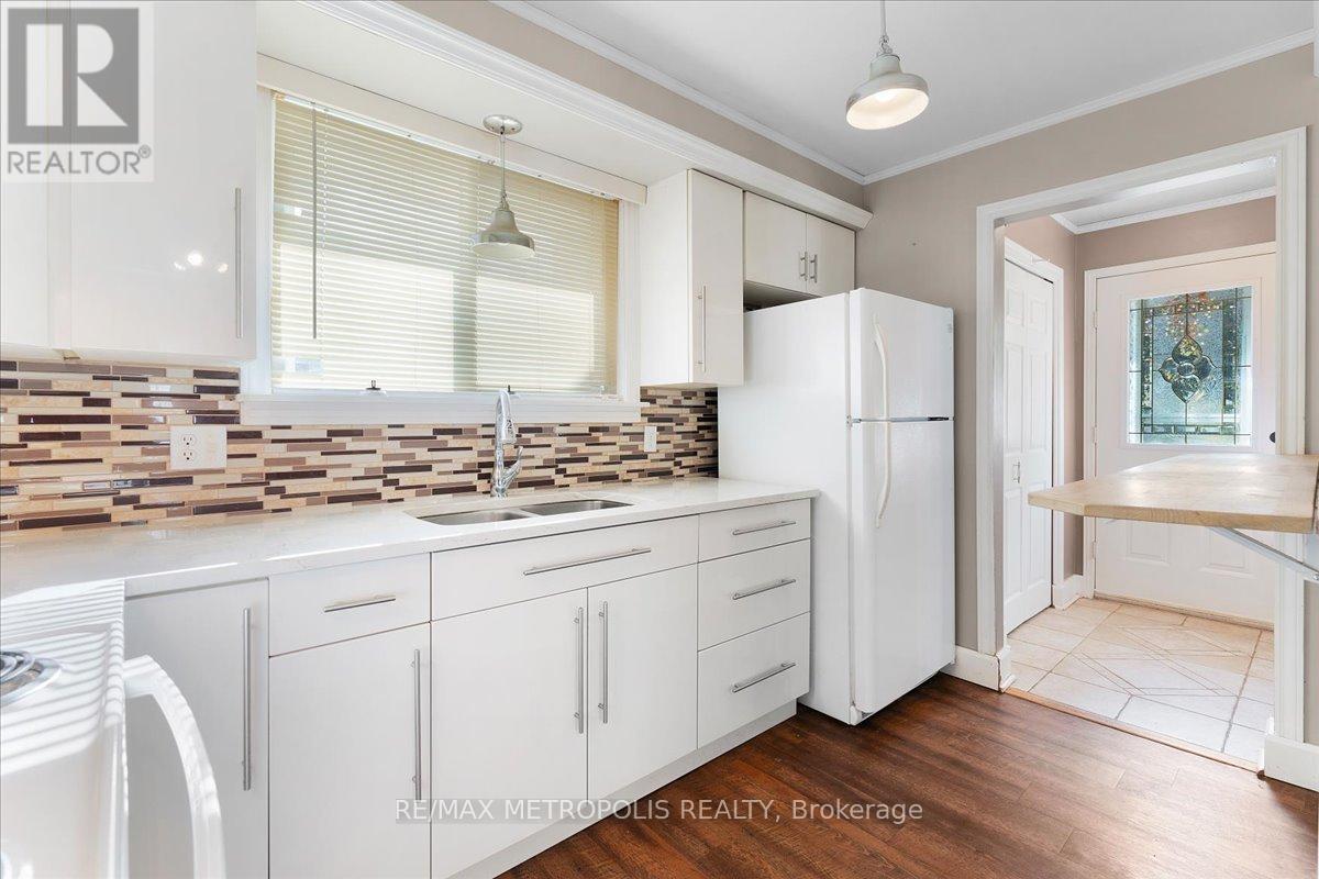 Main - 23 Silver Aspen Crescent, Kitchener, Ontario  N2N 1H5 - Photo 9 - X13563482