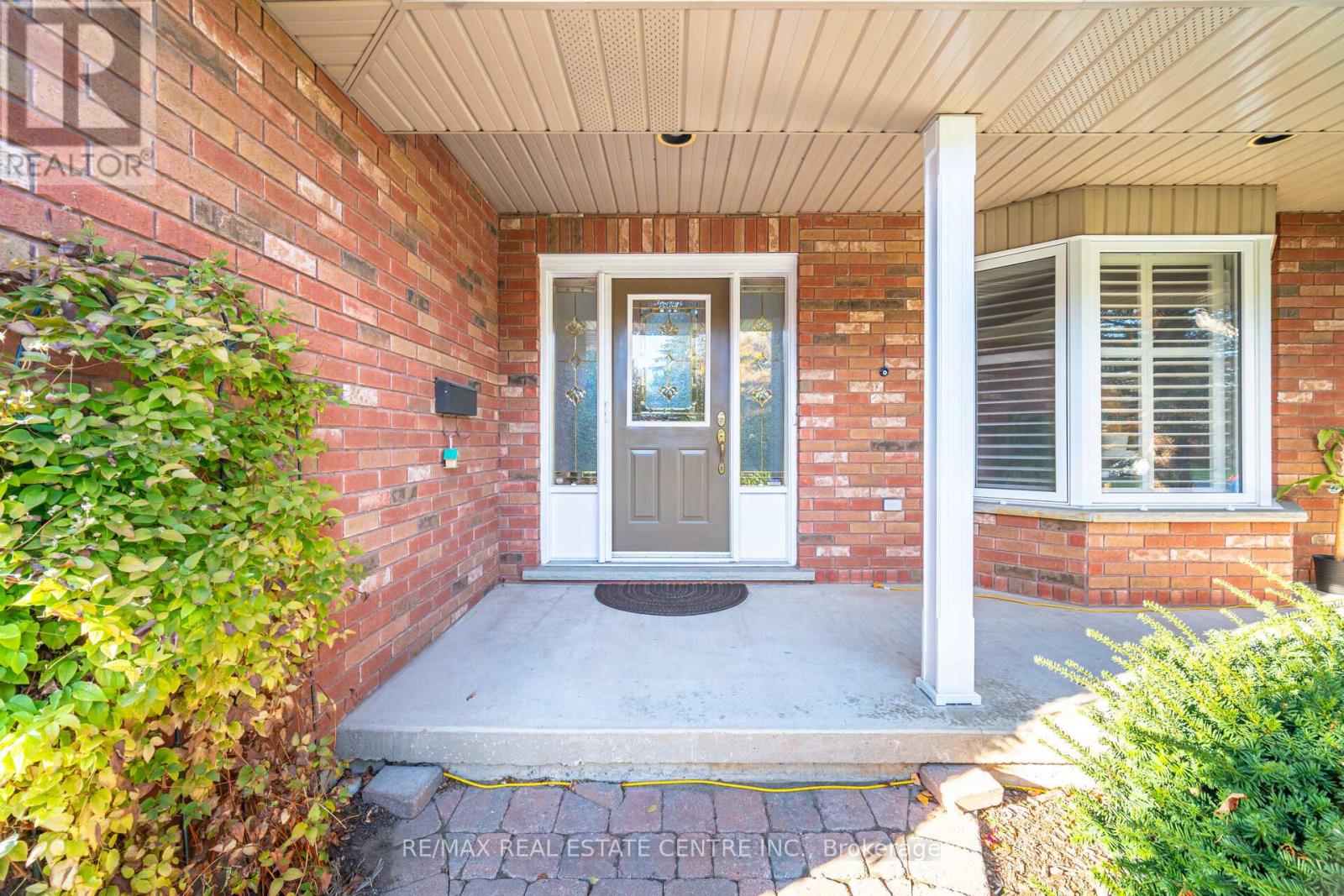 327 Cavendish Drive, Hamilton, Ontario  L9G 3Z1 - Photo 3 - X13563484