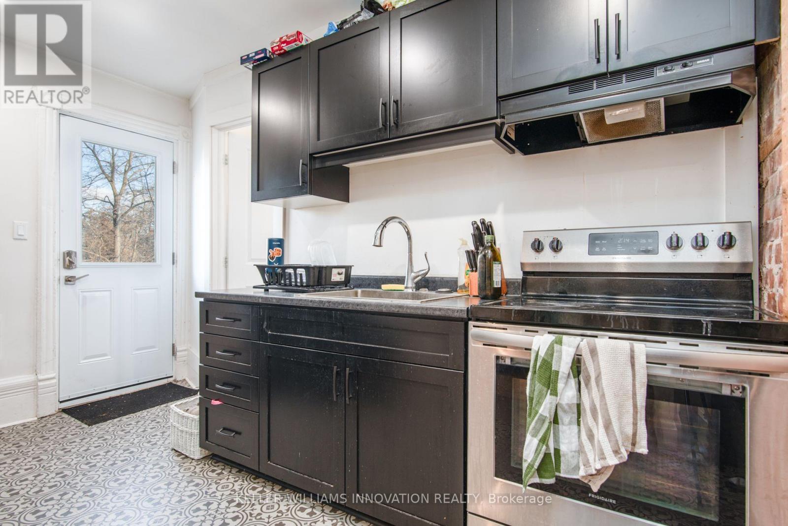 B - 70 Waterloo Avenue, Guelph, Ontario  N1H 3H5 - Photo 8 - X13563554
