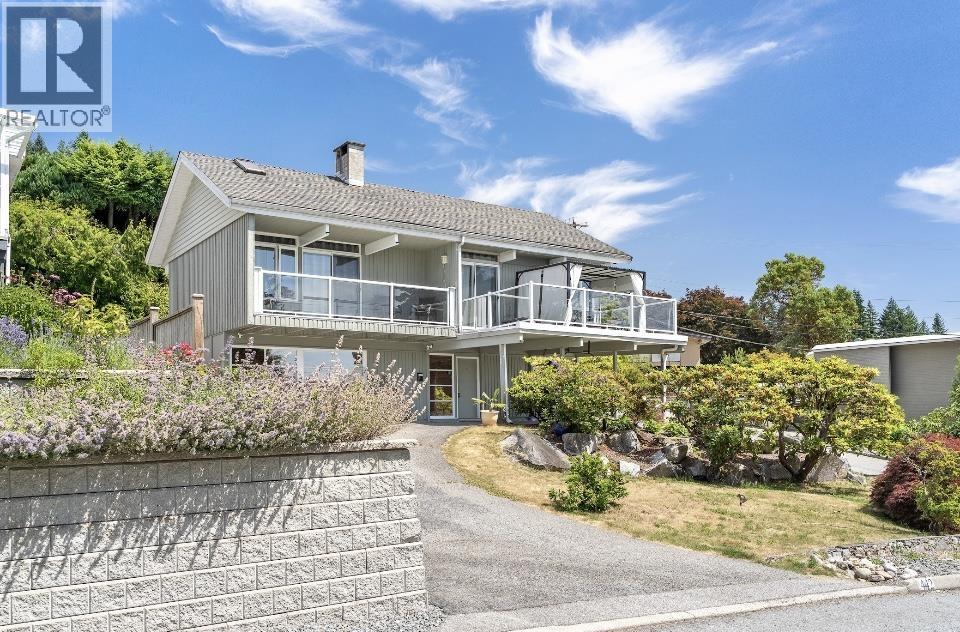 442 MONTERAY AVENUE, North Vancouver, British Columbia