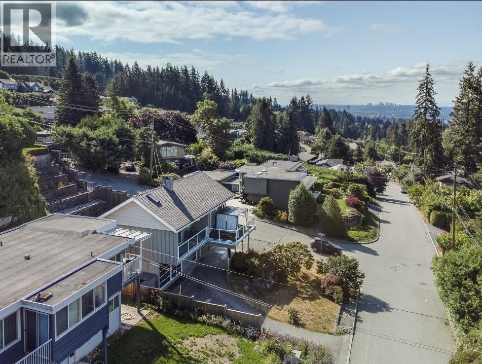 442 Monteray Avenue, North Vancouver, British Columbia V7N 3G2 - Photo 2 - R3146265
