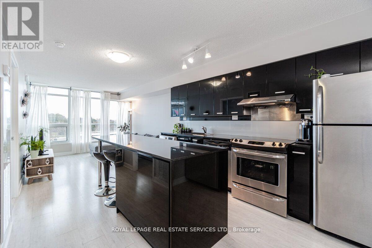 306 - 15 SINGER COURT, Toronto (Bayview Village)