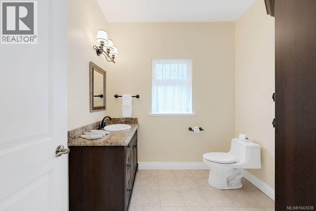 716 Cromarty Ave, North Saanich, British Columbia  V8L 5G6 - Photo 43 - 1043038