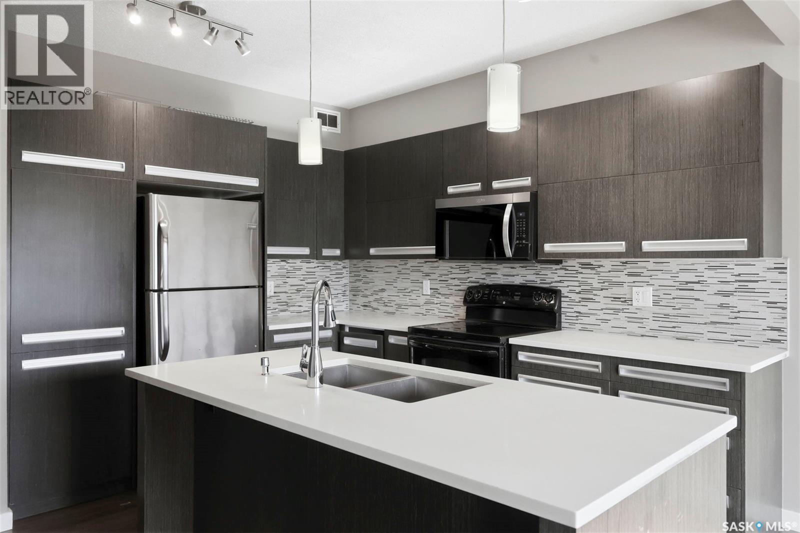 916 Stonebridge Common, Saskatoon, Saskatchewan  S7T 1C9 - Photo 8 - SK042569