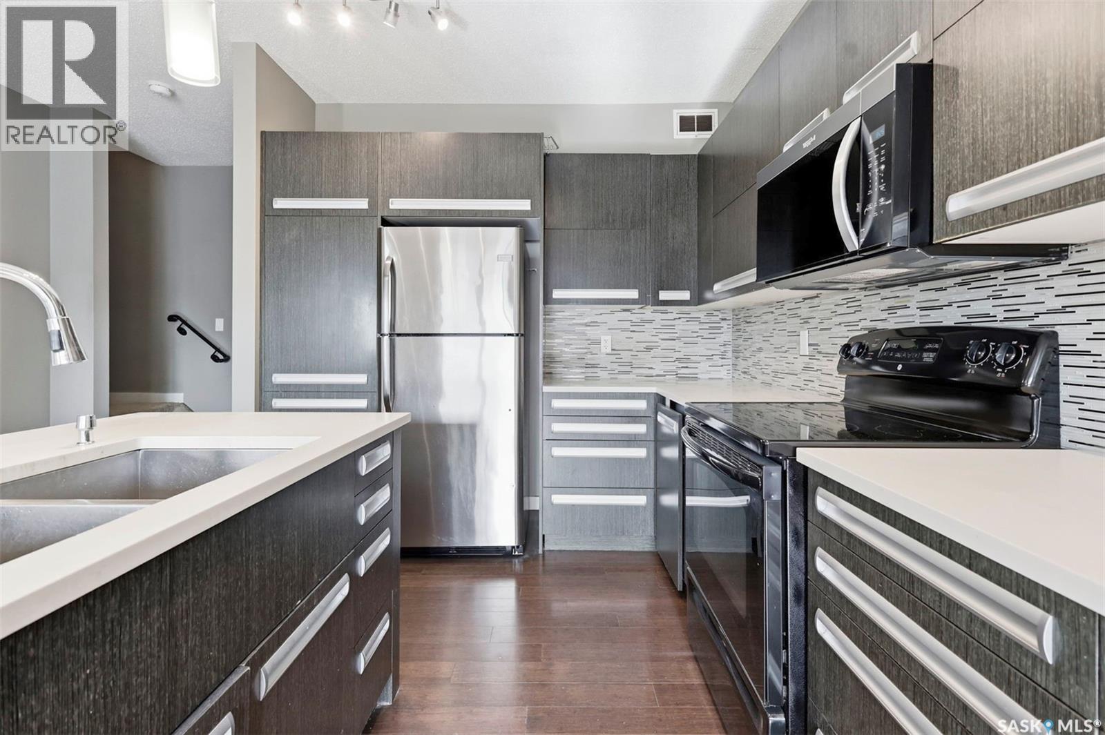 916 Stonebridge Common, Saskatoon, Saskatchewan  S7T 1C9 - Photo 9 - SK042569