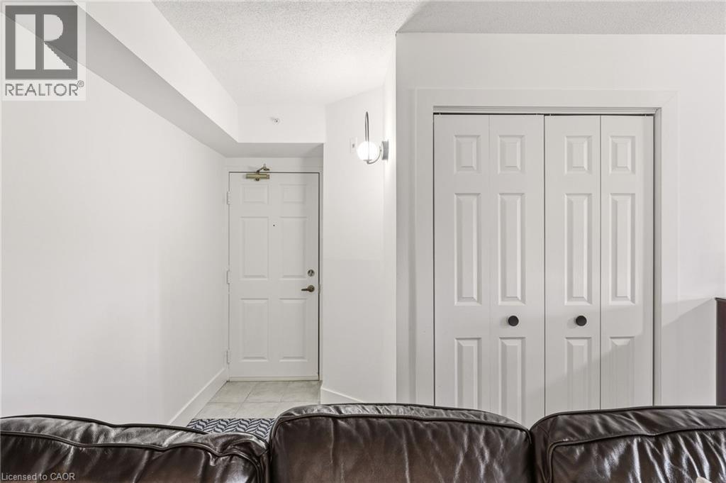 1411 Walkers Line Unit# 215, Burlington, Ontario  L7M 4P5 - Photo 2 - 40847848
