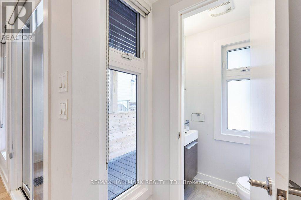 Main/upper - 38 Shudell Avenue, Toronto, Ontario  M4J 1C7 - Photo 17 - E13563864
