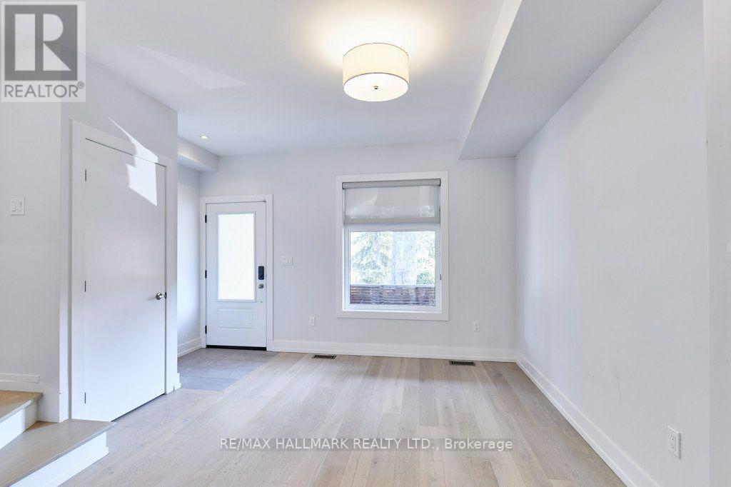 Main/upper - 38 Shudell Avenue, Toronto, Ontario  M4J 1C7 - Photo 3 - E13563864