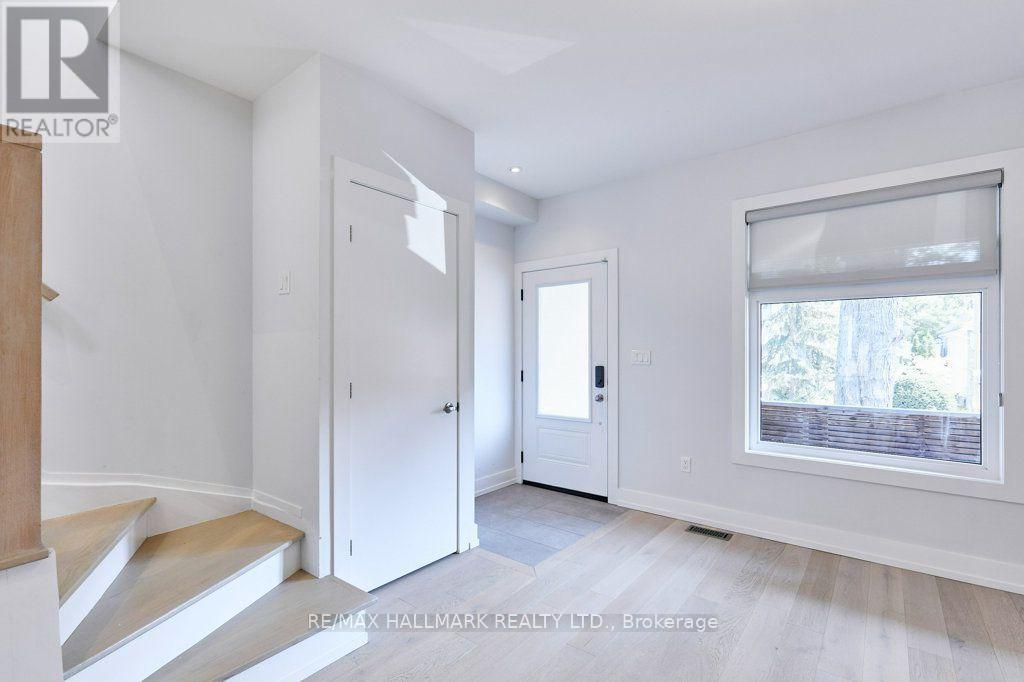 Main/upper - 38 Shudell Avenue, Toronto, Ontario  M4J 1C7 - Photo 4 - E13563864