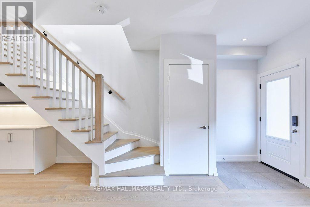 Main/upper - 38 Shudell Avenue, Toronto, Ontario  M4J 1C7 - Photo 5 - E13563864