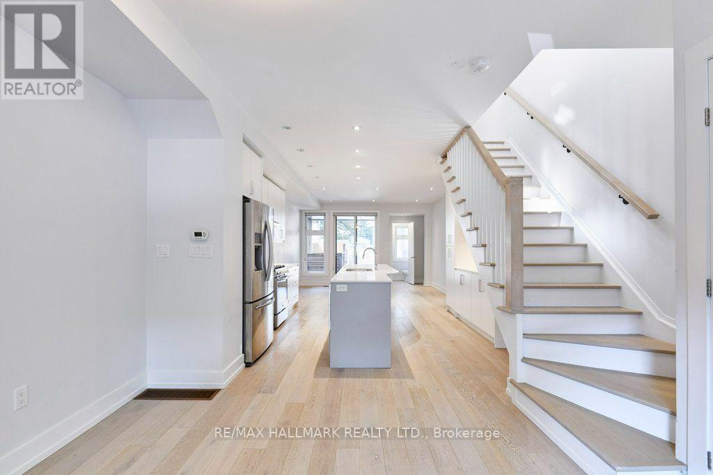 Main/upper - 38 Shudell Avenue, Toronto, Ontario  M4J 1C7 - Photo 7 - E13563864