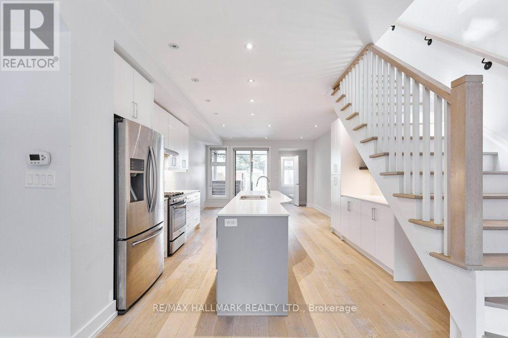 Main/upper - 38 Shudell Avenue, Toronto, Ontario  M4J 1C7 - Photo 8 - E13563864