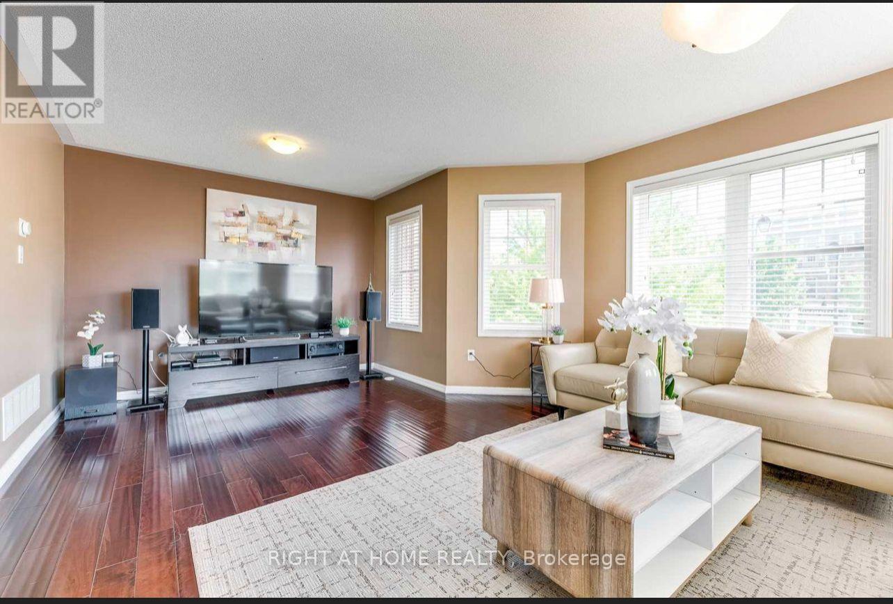 638 Holly Avenue, Milton, Ontario  L9T 0G3 - Photo 3 - W13563844