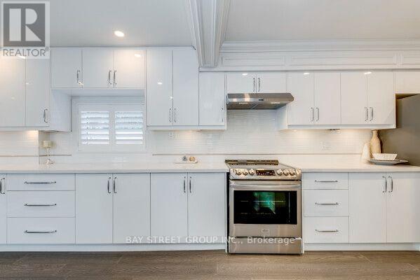538 Fourth Line, Oakville, Ontario  L6L 5A8 - Photo 11 - W13563852