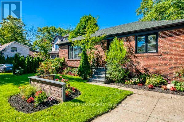 538 Fourth Line, Oakville, Ontario  L6L 5A8 - Photo 2 - W13563852
