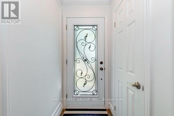 538 Fourth Line, Oakville, Ontario  L6L 5A8 - Photo 3 - W13563852