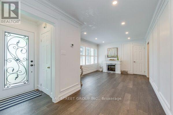 538 Fourth Line, Oakville, Ontario  L6L 5A8 - Photo 4 - W13563852