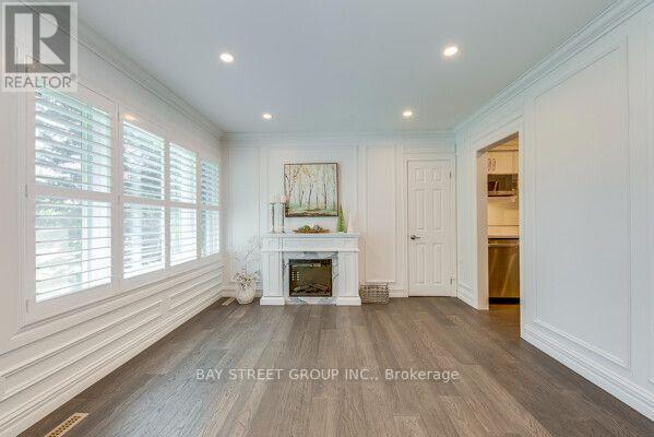 538 Fourth Line, Oakville, Ontario  L6L 5A8 - Photo 5 - W13563852