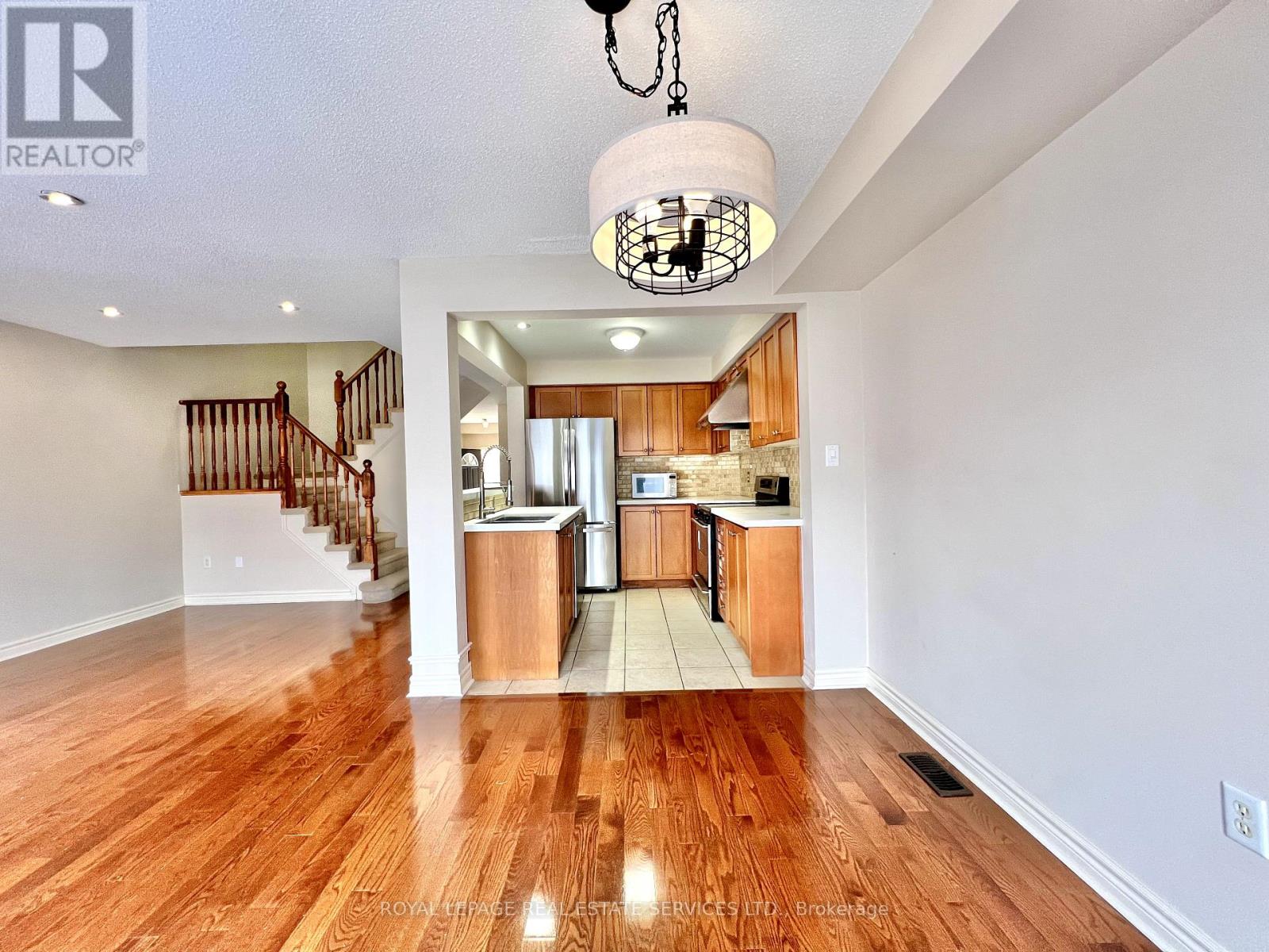 2153 Redstone Crescent, Oakville, Ontario  L6M 5B2 - Photo 11 - W13563866